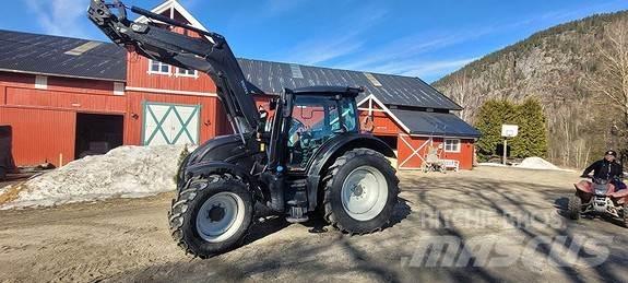 Valtra N135 Трактори