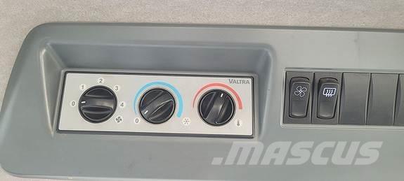 Valtra N163 Трактори