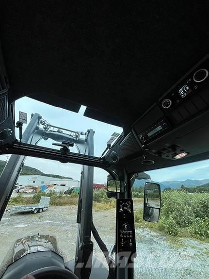Valtra Q305 Трактори