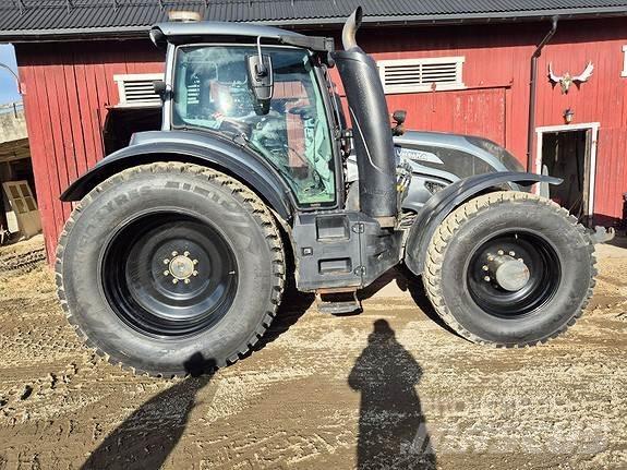 Valtra T 234 Versu Трактори