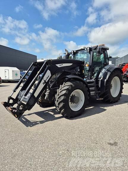 Valtra T 234 Versu Трактори