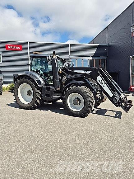 Valtra T 234 Versu Трактори