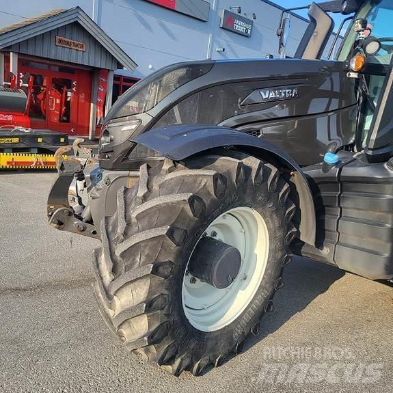 Valtra T 254 Трактори
