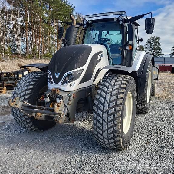 Valtra T174D Трактори