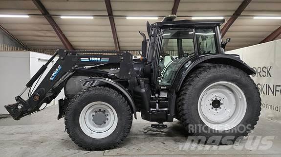 Valtra T182 Трактори