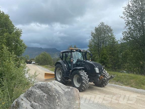 Valtra T203 Трактори