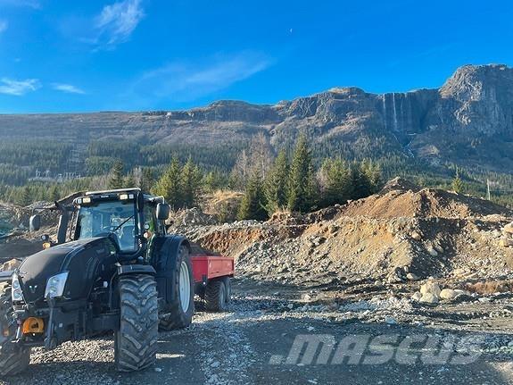 Valtra T203 Трактори