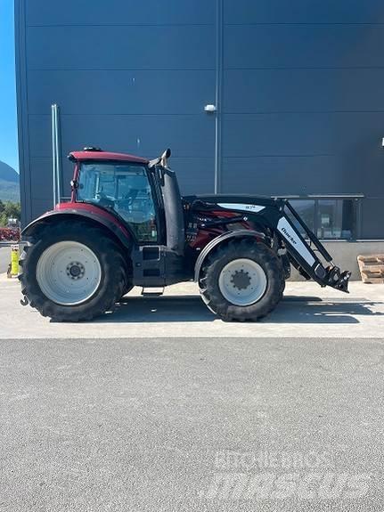 Valtra T214 Трактори