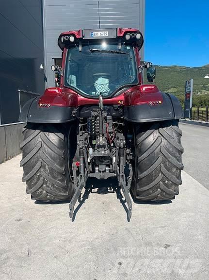 Valtra T214 Трактори