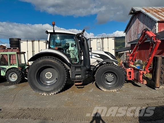 Valtra T214 Versu Трактори