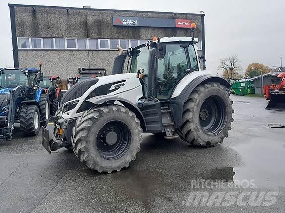 Valtra T234 Трактори