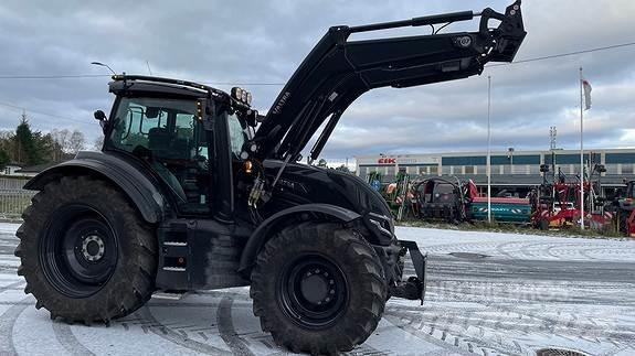 Valtra T235 Трактори