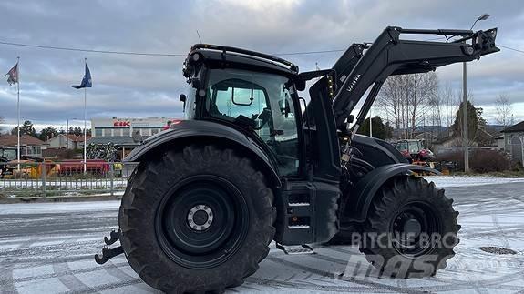 Valtra T235 Трактори