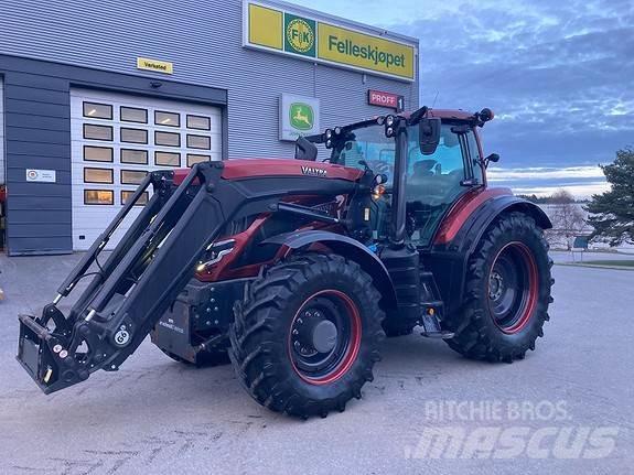 Valtra T235 Трактори