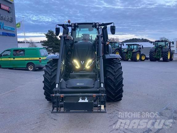 Valtra T235 Трактори
