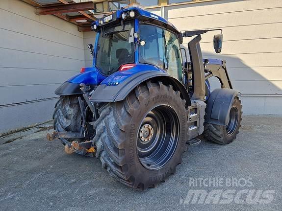 Valtra T235 Трактори