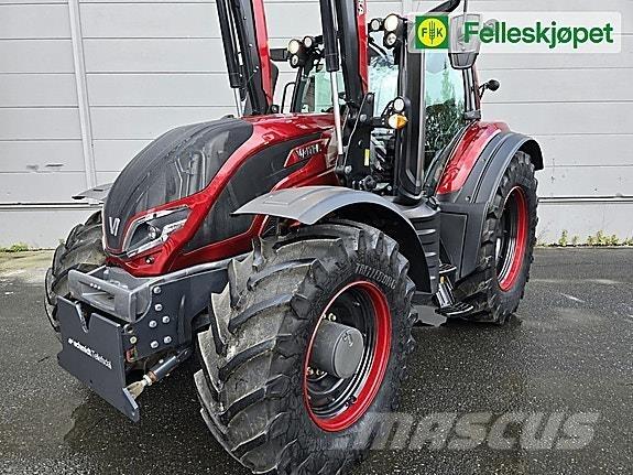 Valtra T235 Трактори
