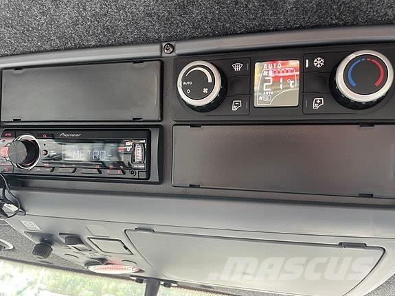 Valtra T235 Трактори