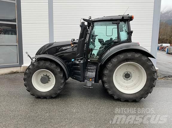 Valtra T235D Трактори