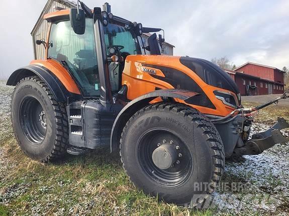 Valtra T255 Трактори