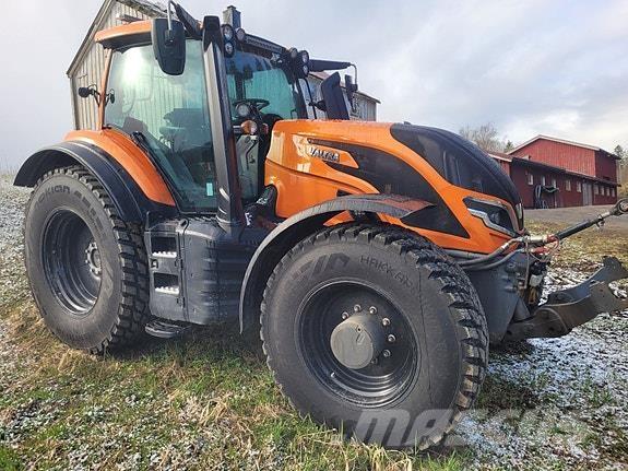 Valtra T255 Трактори