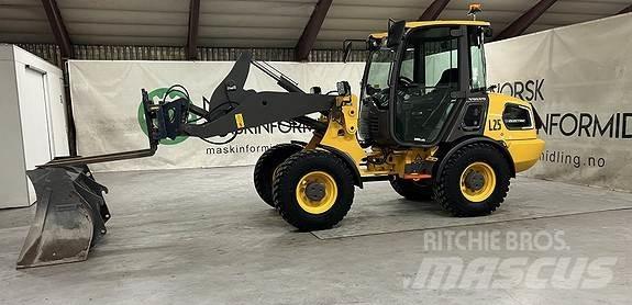 Volvo JL25H Колесни товарачи