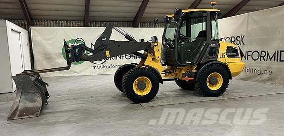 Volvo JL25H Колесни товарачи