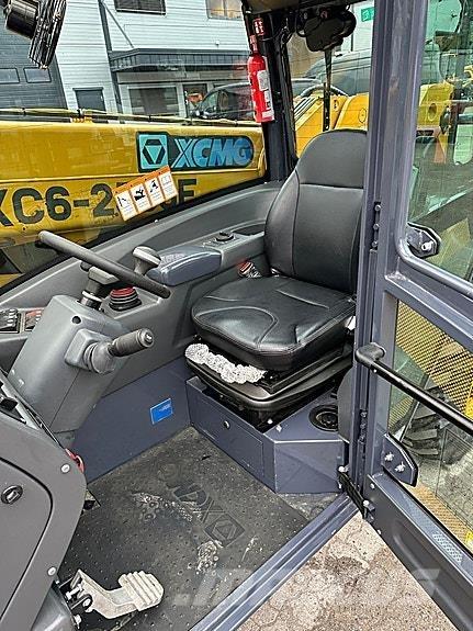  XC6-2506E Телескопични товарачи