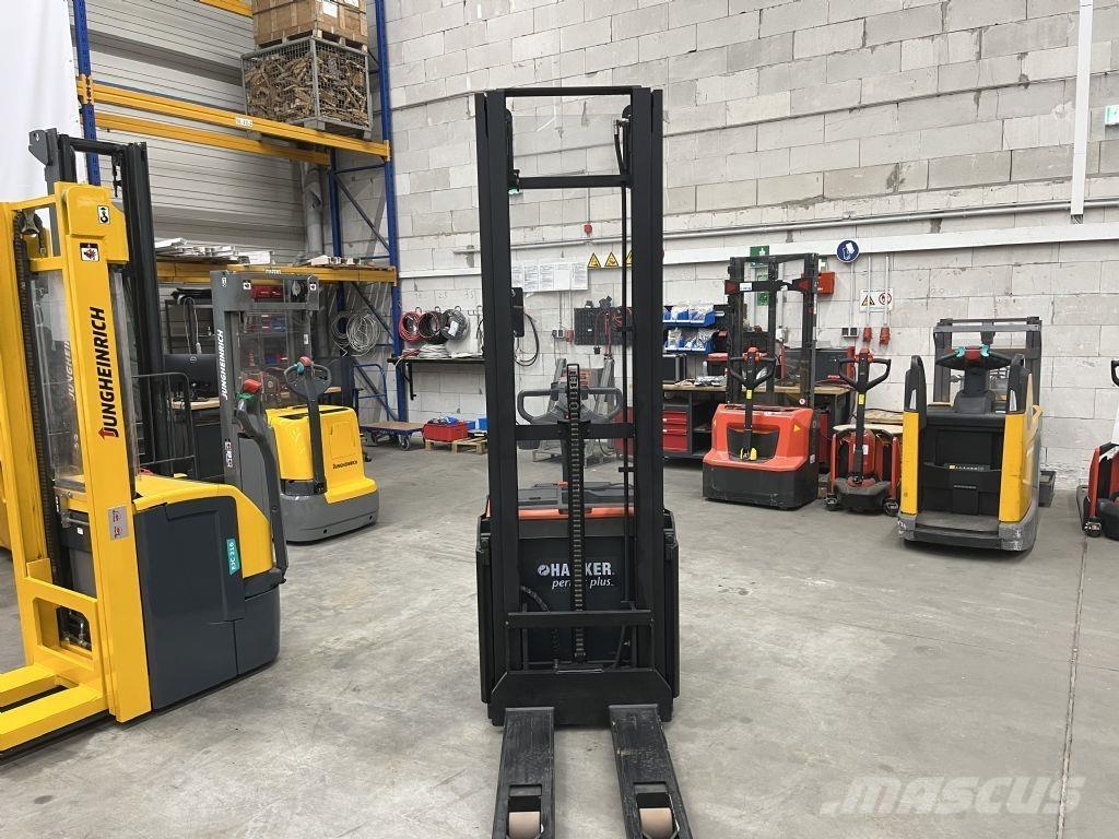 BT SWE 120 Колички високоповдигачи с теглич