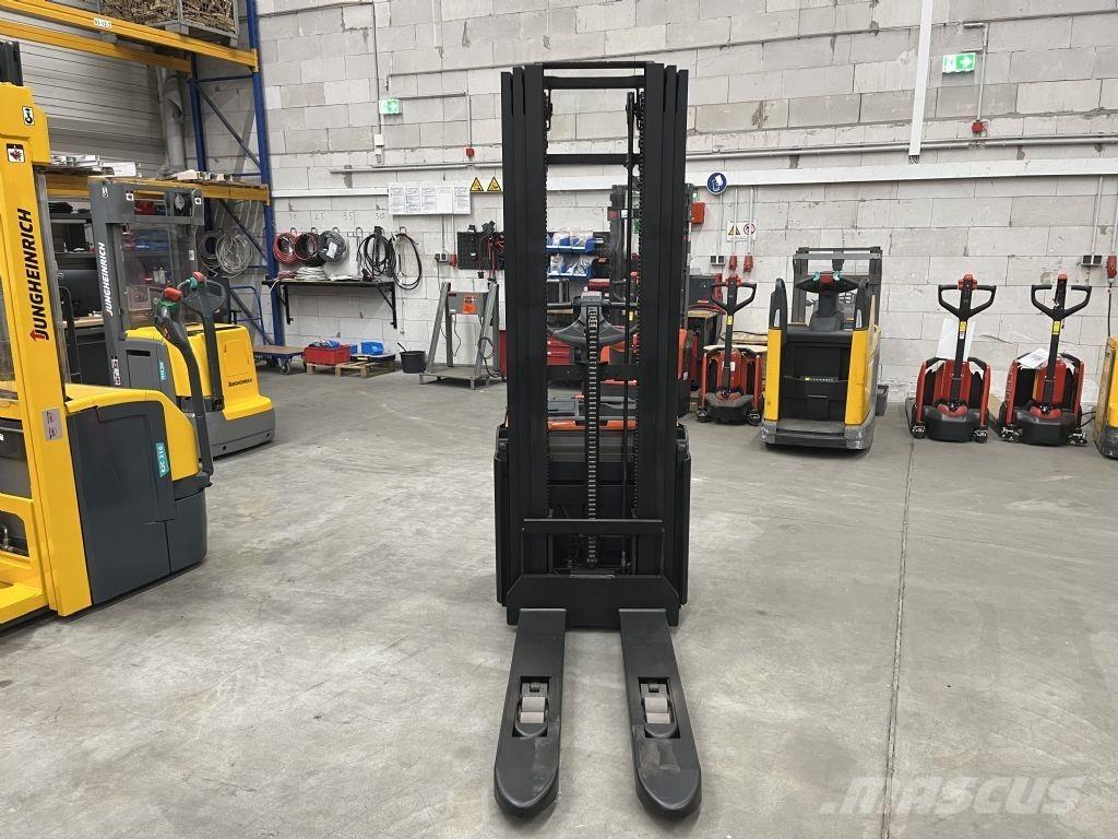 BT SWE 120 L Колички високоповдигачи с теглич