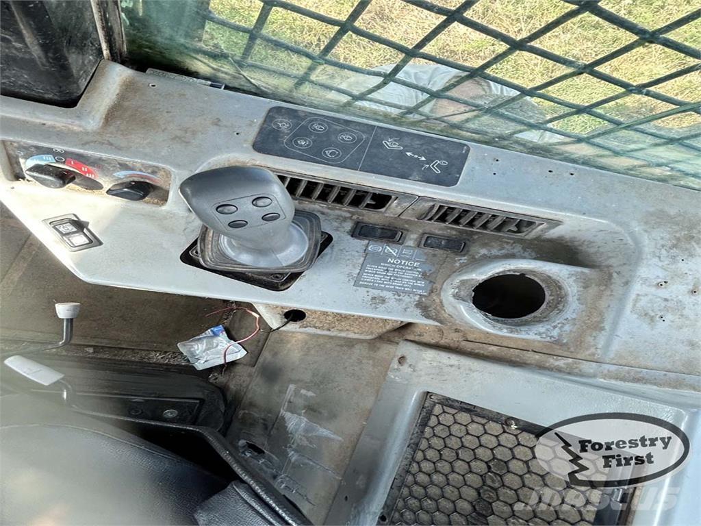 CAT 525B Скидери
