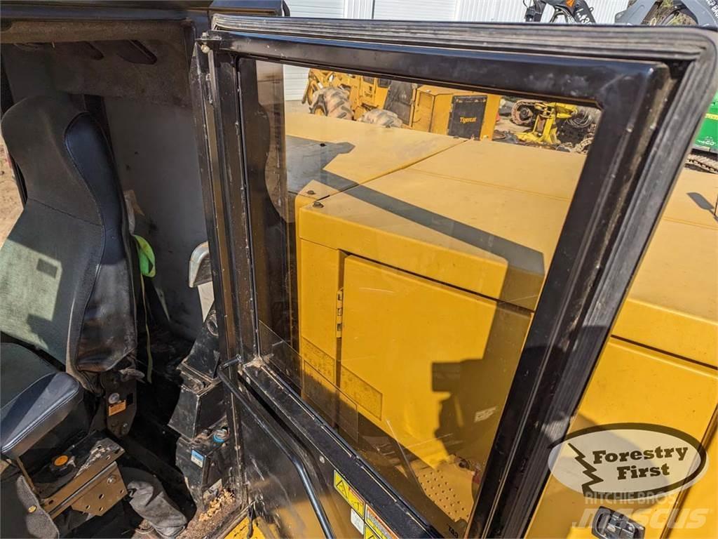 CAT 559D Товарачи с наклонена стрела
