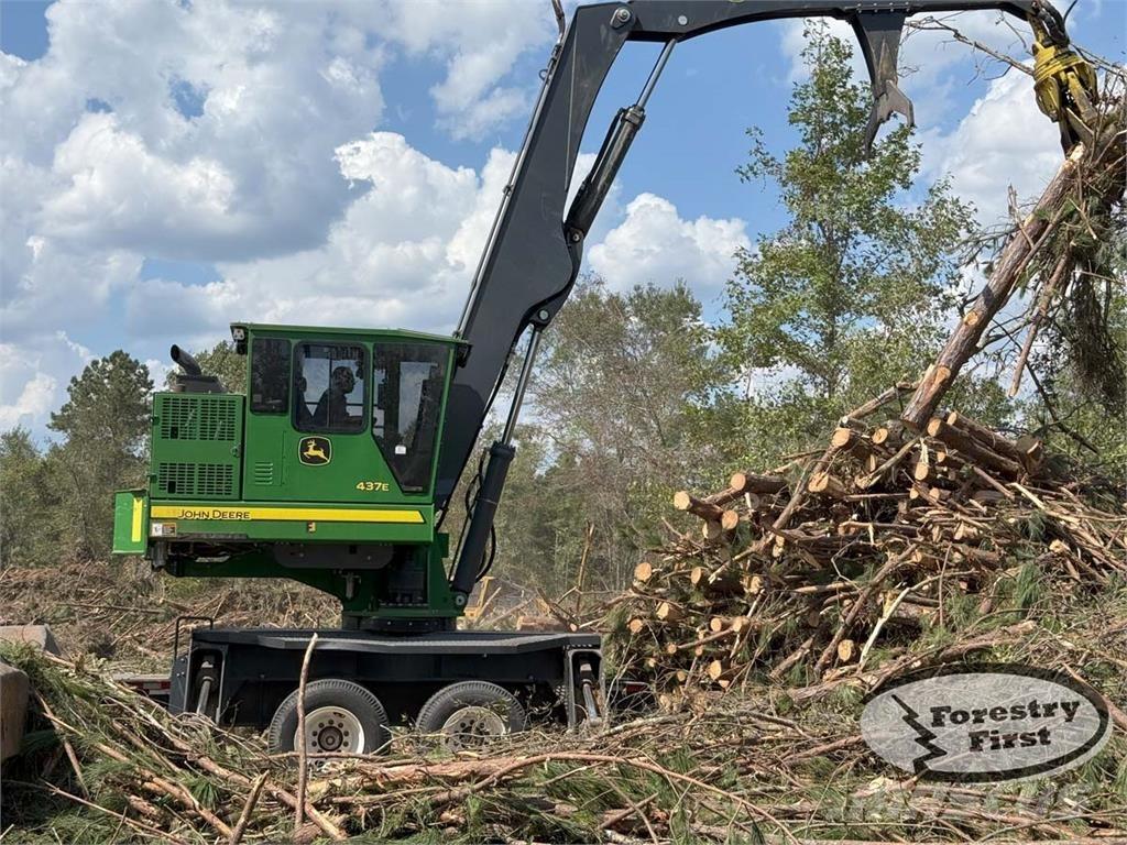 John Deere 437E Товарачи с наклонена стрела
