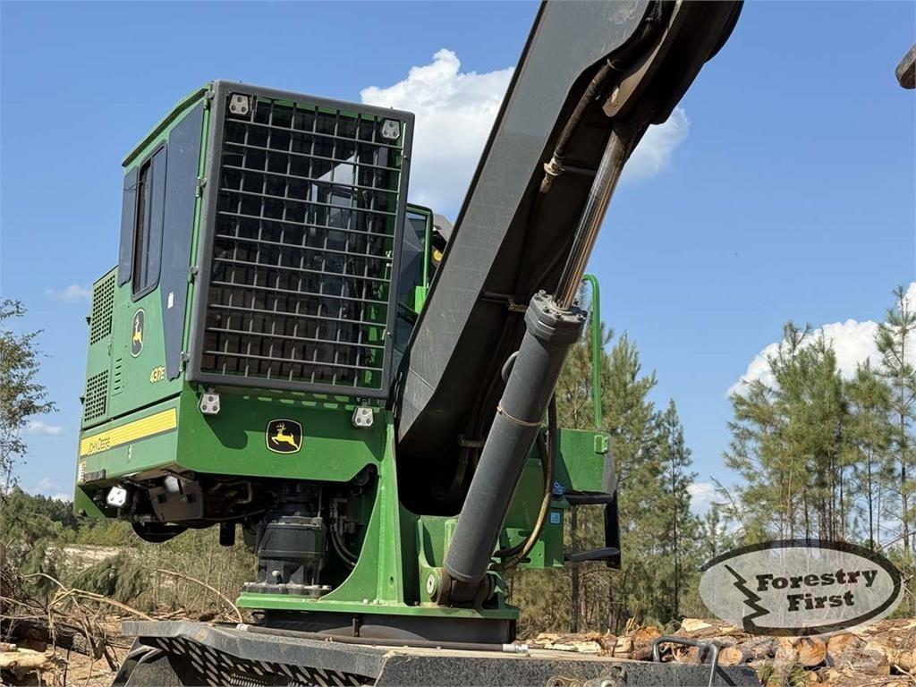John Deere 437E Товарачи с наклонена стрела
