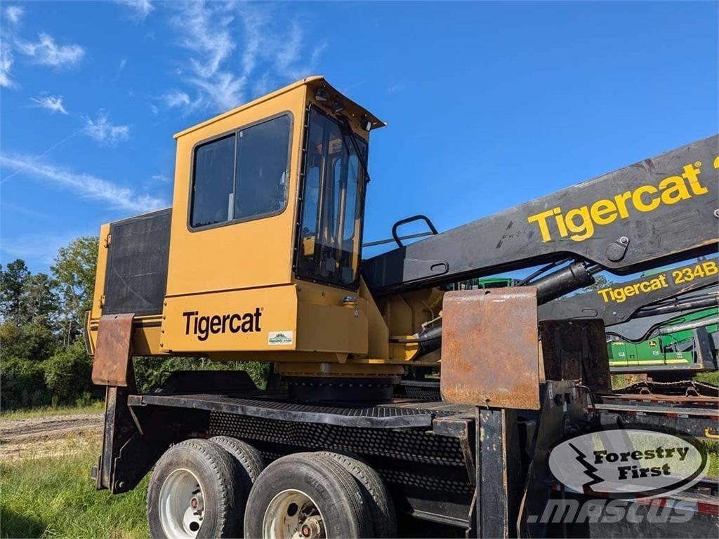 Tigercat 234B Товарачи с наклонена стрела
