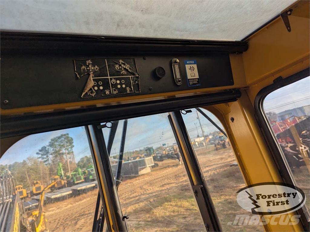 Tigercat 234B Товарачи с наклонена стрела
