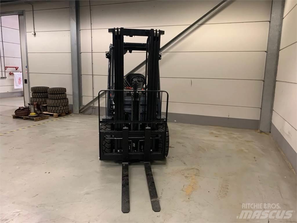 Toyota 02-8FGF30 Камиони с АГУ
