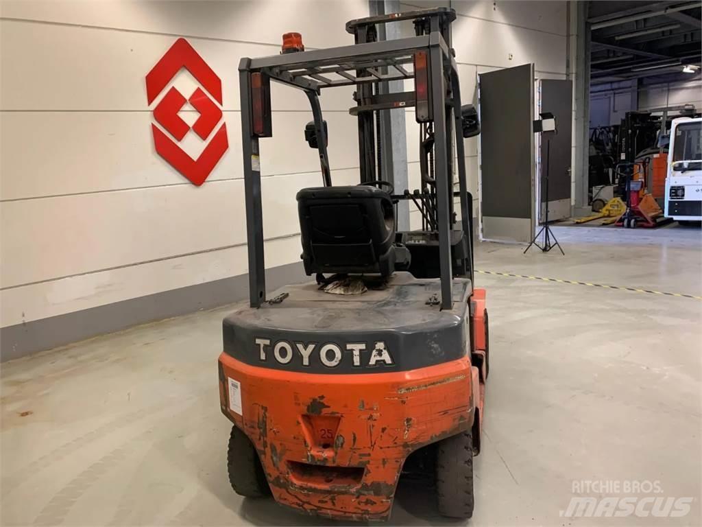 Toyota 8FBN25 Електрически вилични кари-повдигачи
