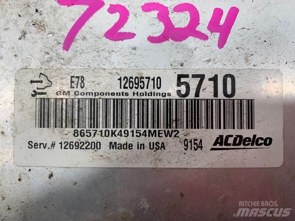 Isuzu NPR Кабини