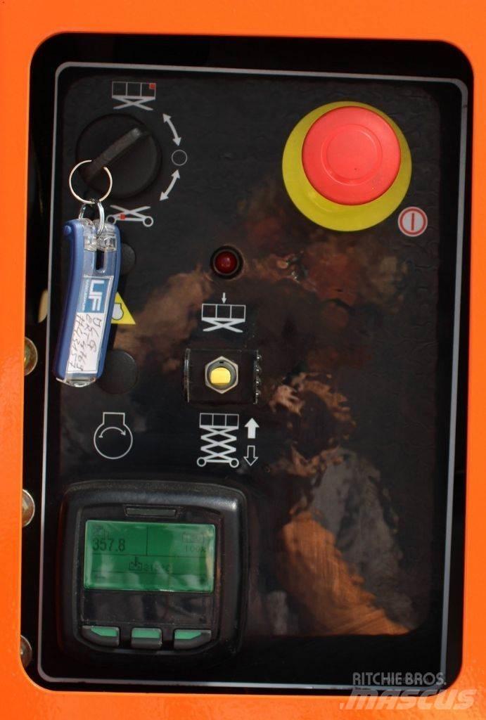 JLG ERT-4769 Ножични работни платформи