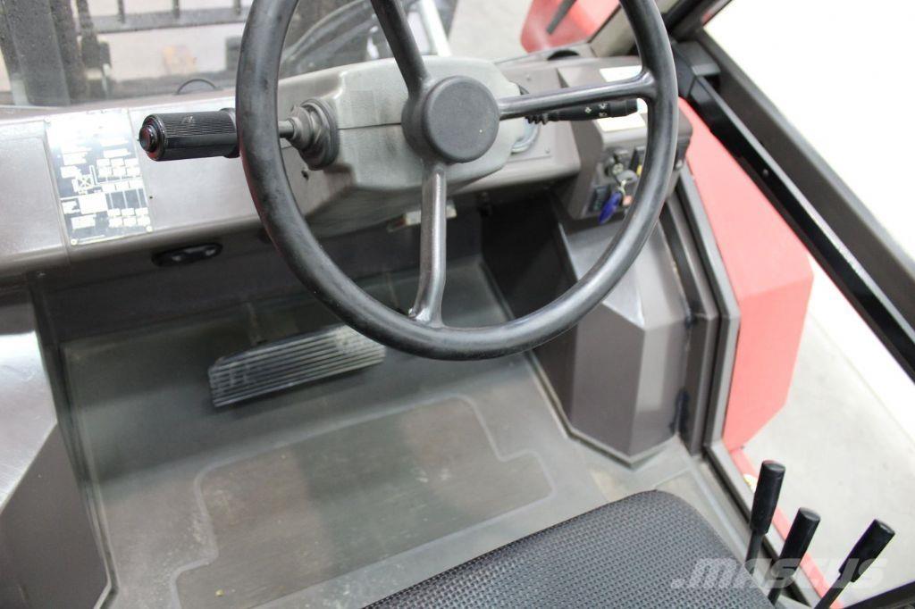 Manitou M 30-4 Камиони за херавни местности