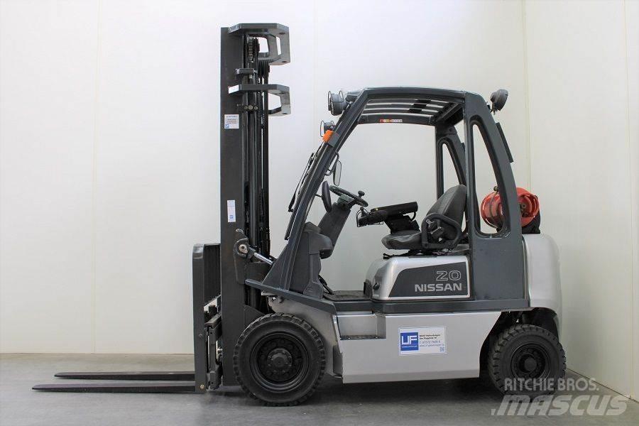 Nissan U1D2A20LQ Камиони с АГУ