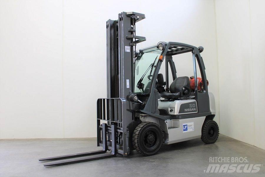 Nissan U1D2A20LQ Камиони с АГУ