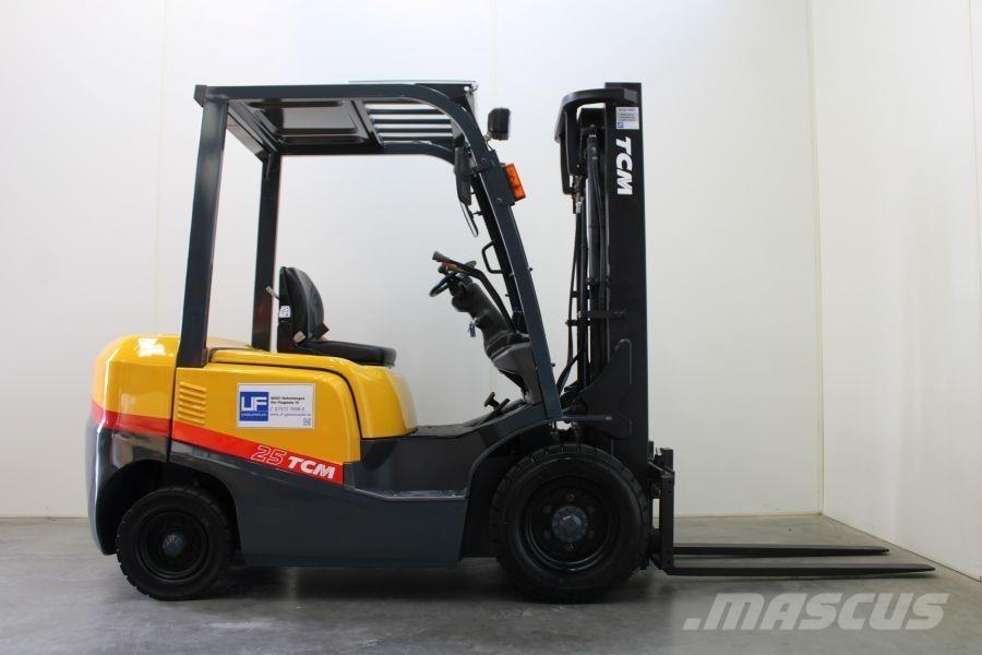 TCM FD 25 T 3 Дизелови камиони
