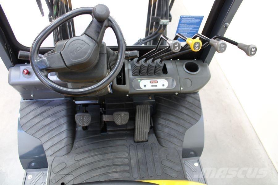 TCM FD 25 T 3 Дизелови камиони