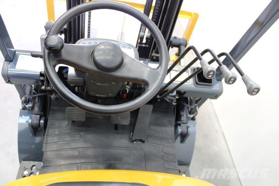 TCM FG 15 N 18 Камиони с АГУ