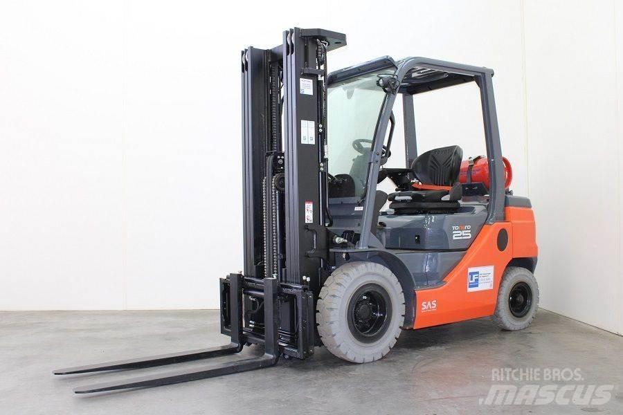Toyota 02-8FGF25 Камиони с АГУ