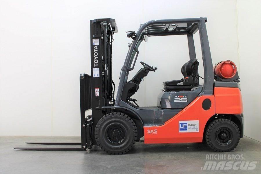 Toyota 02-8FGF25 Камиони с АГУ