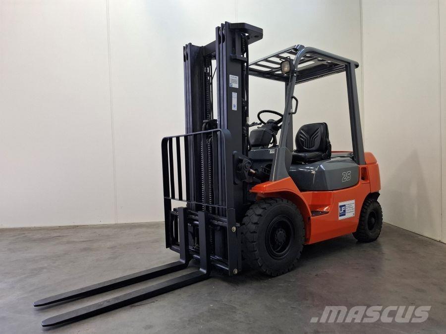 Toyota 62-7FDF25 Дизелови камиони