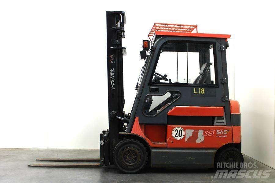 Toyota 7FBM25 Електрически вилични кари-повдигачи